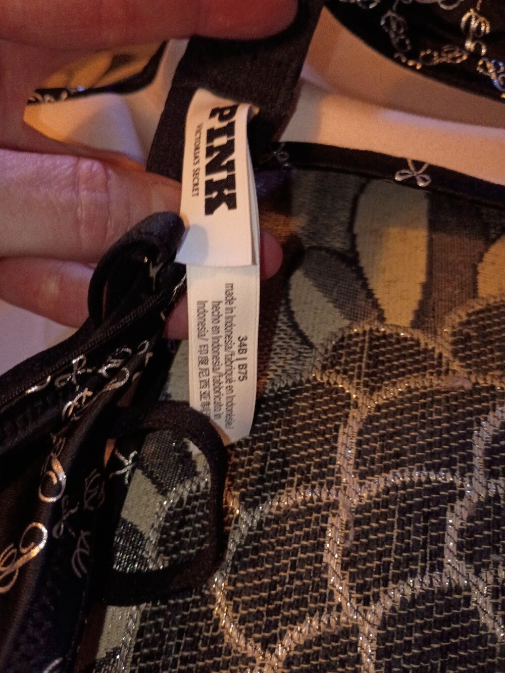 EUC VS PINK Wireless Black & Silver Bra 34B - Picture 2 of 3